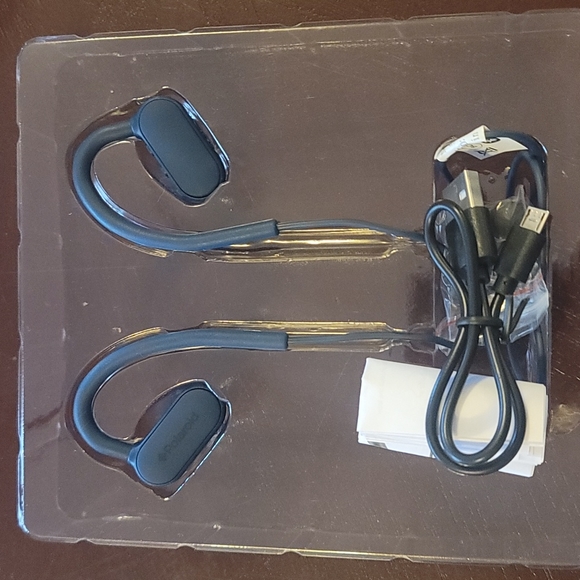 3/$18 Wireless earbuds - Picture 8 of 9